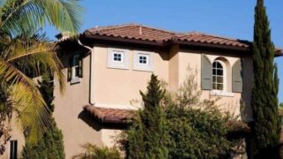 Why is stucco so popular for homes in Florida?