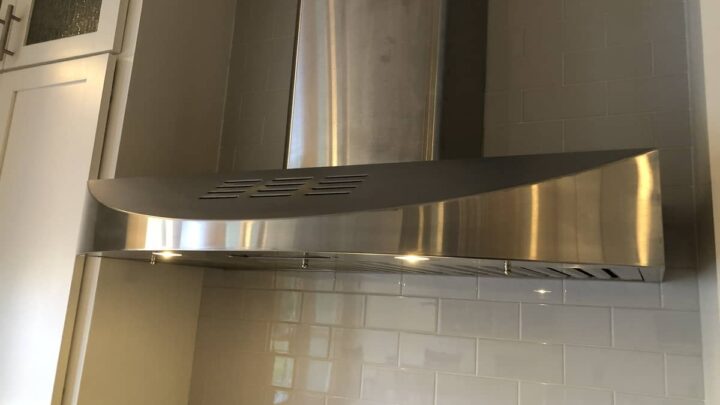 Are Range Hoods Hardwired or Plug-In? (Detailed Answer)